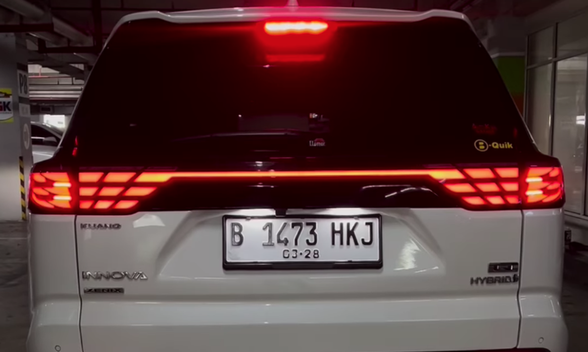 Modifikasi Toyota Zenix dengan stop lamp Alphard